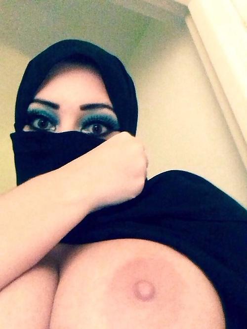 23P ARAB AMATEUR MUSLIM BEURETTE HIJAB BNAT BIG ASS vol.22