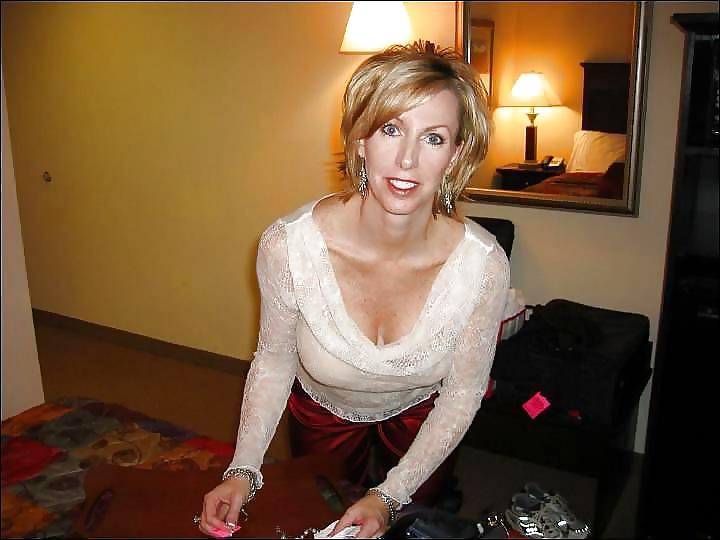 15P Amateur Series - Hot Blond Mom