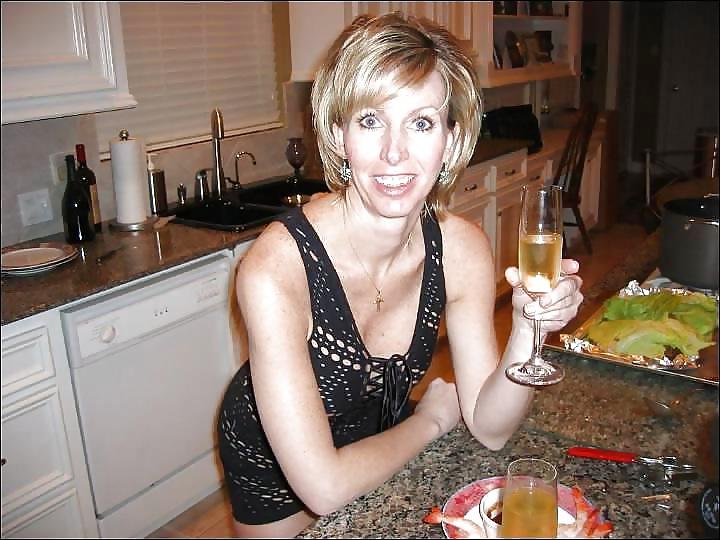15P Amateur Series - Hot Blond Mom