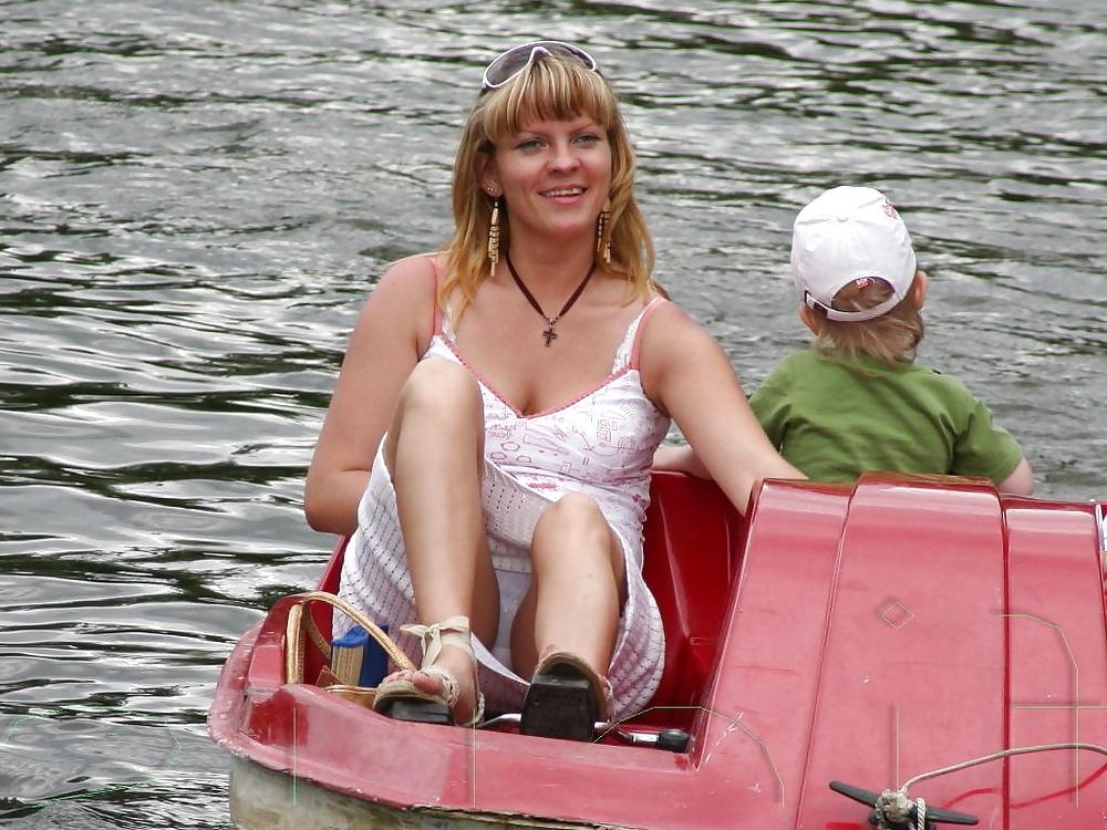 25P Amateur matures pokies,downblouse and upskirt 6.