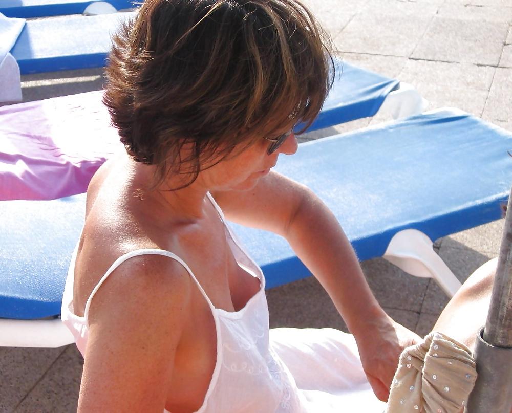 25P Amateur matures pokies,downblouse and upskirt 6.