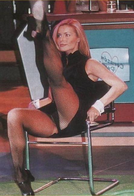 25P Amateur matures pokies,downblouse and upskirt 6.