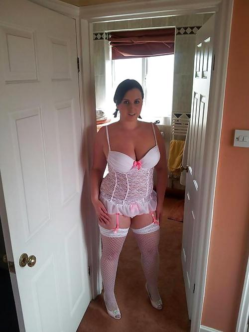 25P Amateur mature beauties in sexy lingerie