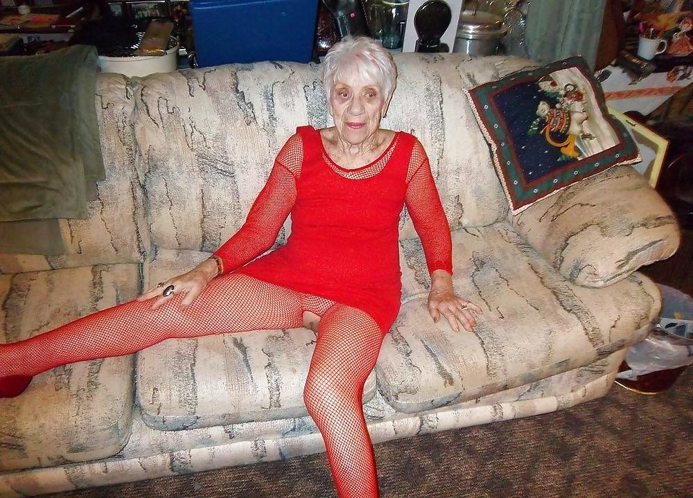 25P BRITISH REAL AMATEUR MILFS, MOMS & GRANNIES