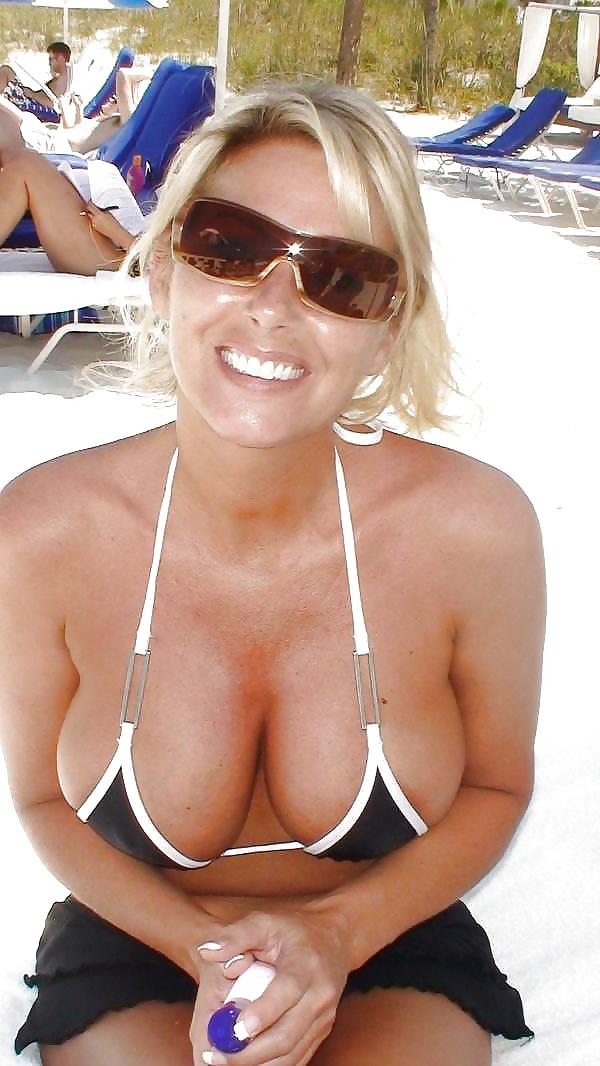 25P Hot & sexy Amateur Milfs Big Tits 11