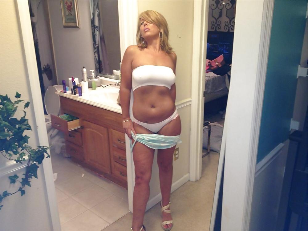 25P Amateur Blonde Exhibitionist Loves Showing Off Her Milf Body