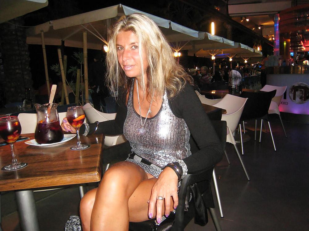 25P Amateur matures pokies,downblouse and upskirt 5.
