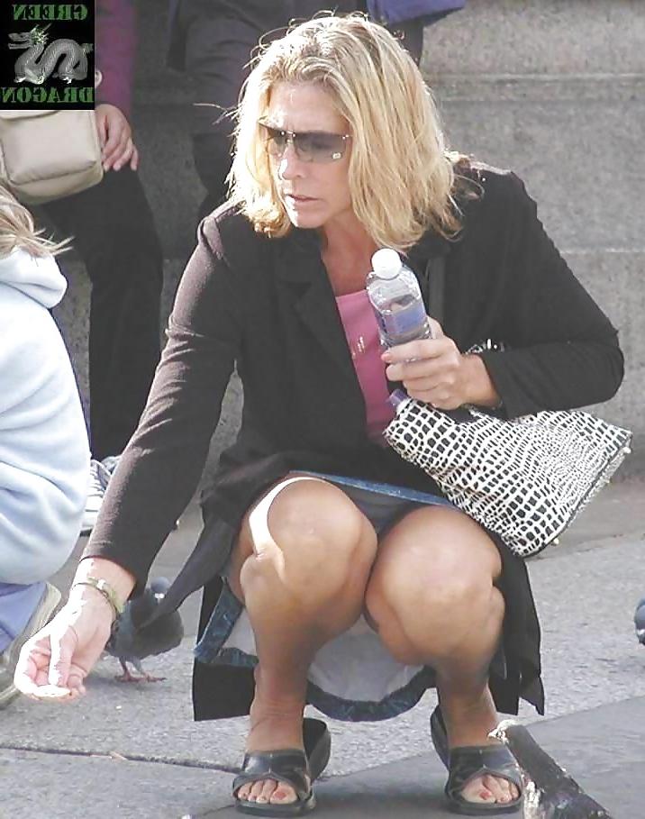 25P Amateur matures pokies,downblouse and upskirt 5.