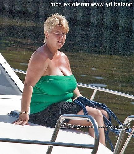 23P Mature amateur and homemade milf women outdoor porn fun