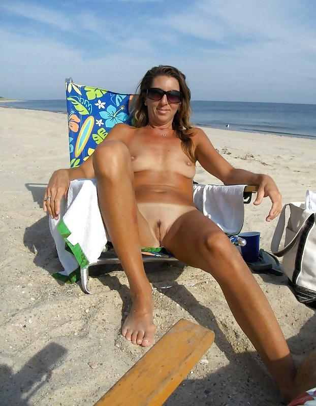 22P Amateur Beach and bikini wives, girlfriends and sluts