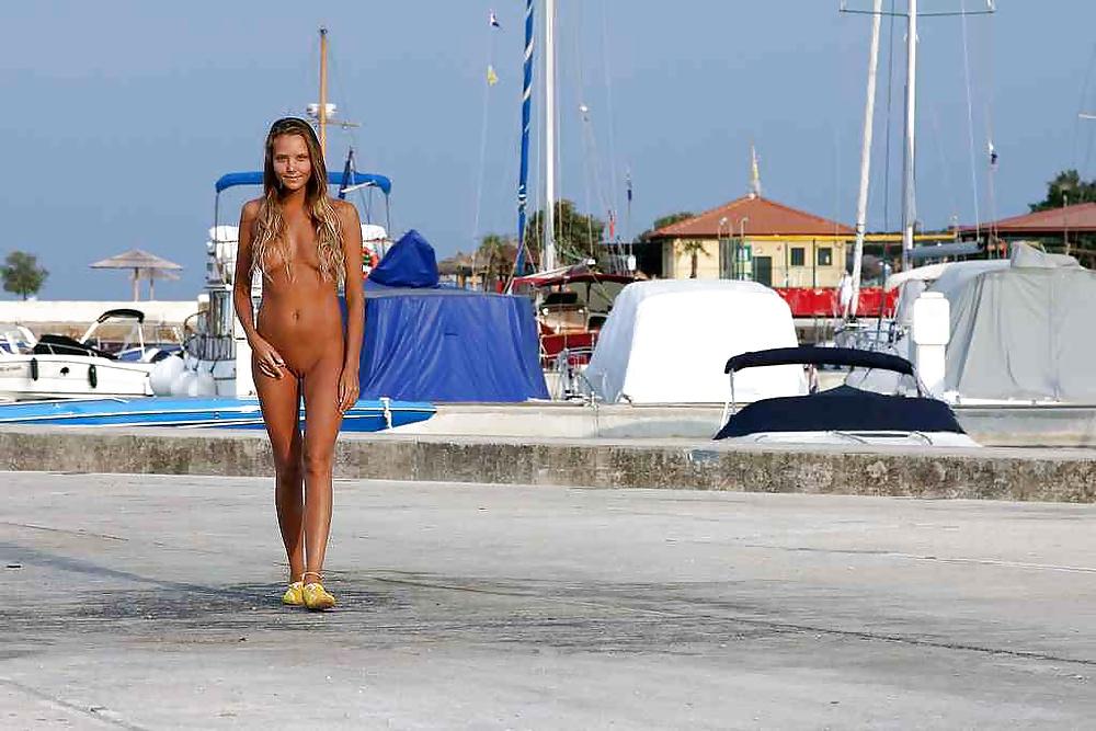 25P Amateur Girls Nudists 2013