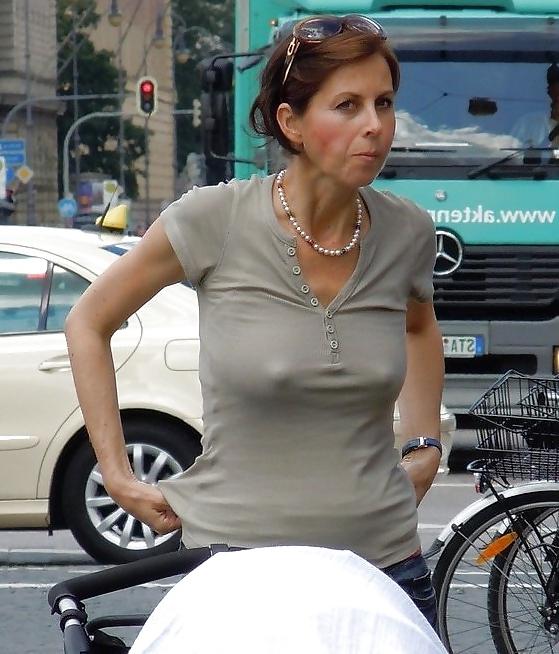 25P Amateur matures pokies,downblouse and upskirt 5.