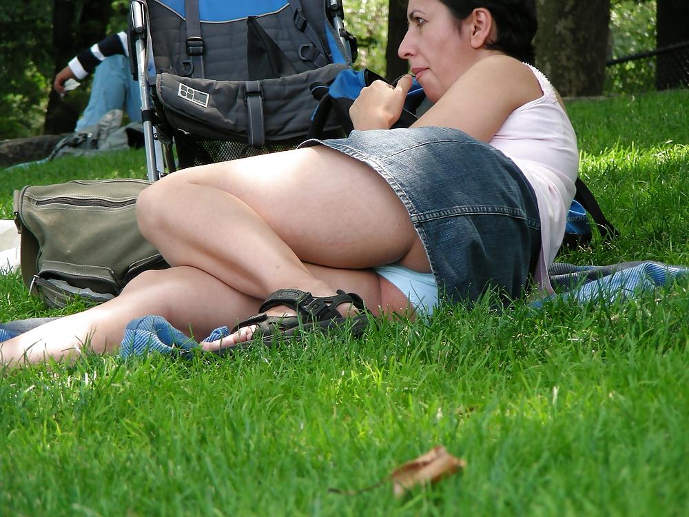 25P Amateur matures pokies,downblouse and upskirt 5.