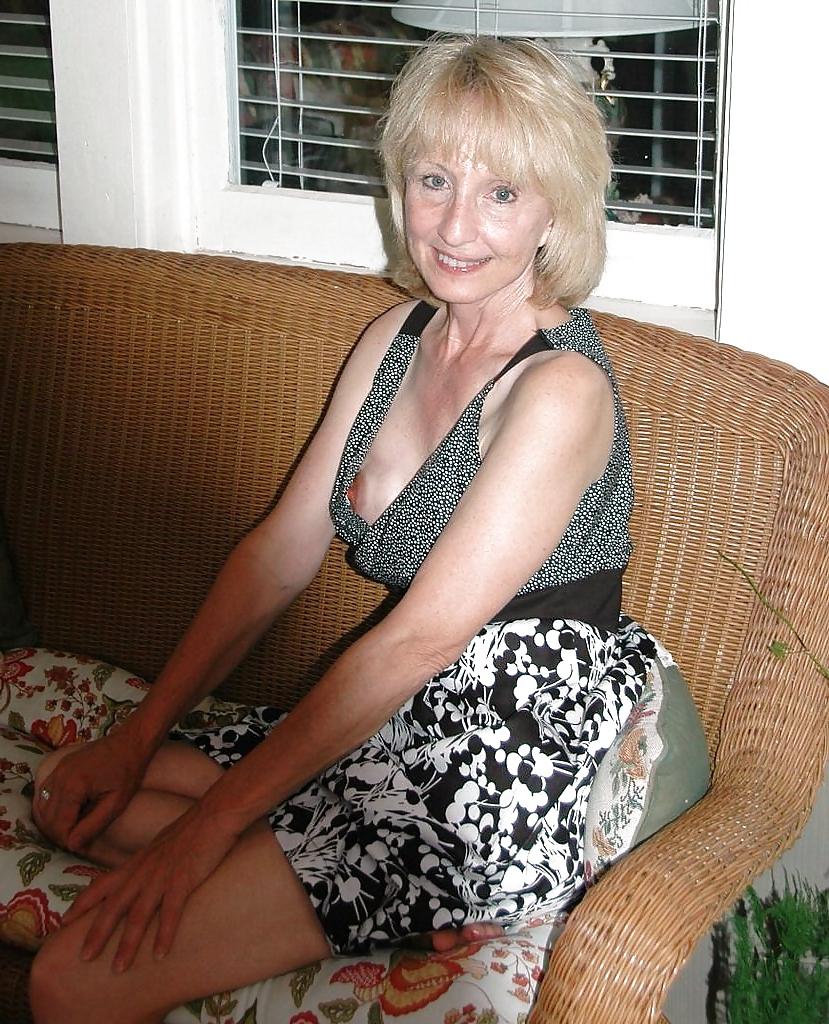 25P Amateur matures pokies,downblouse and upskirt 5.