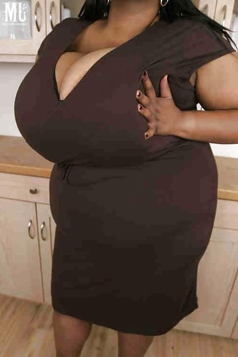 25P Huge Amateur Black Boobs 3