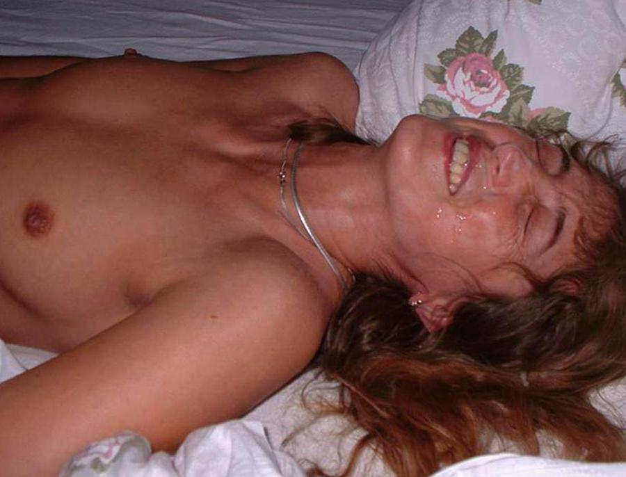 15P Real amateur girlfriends taking facials
