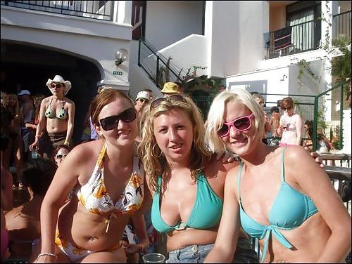 25P Amateur Girls on Holiday