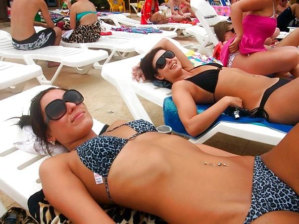 25P Amateur Girls on Holiday