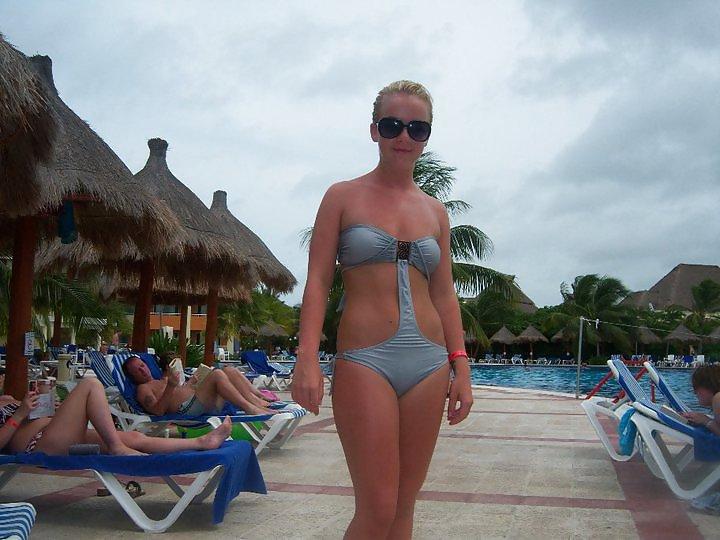 25P Amateur Girls on Holiday