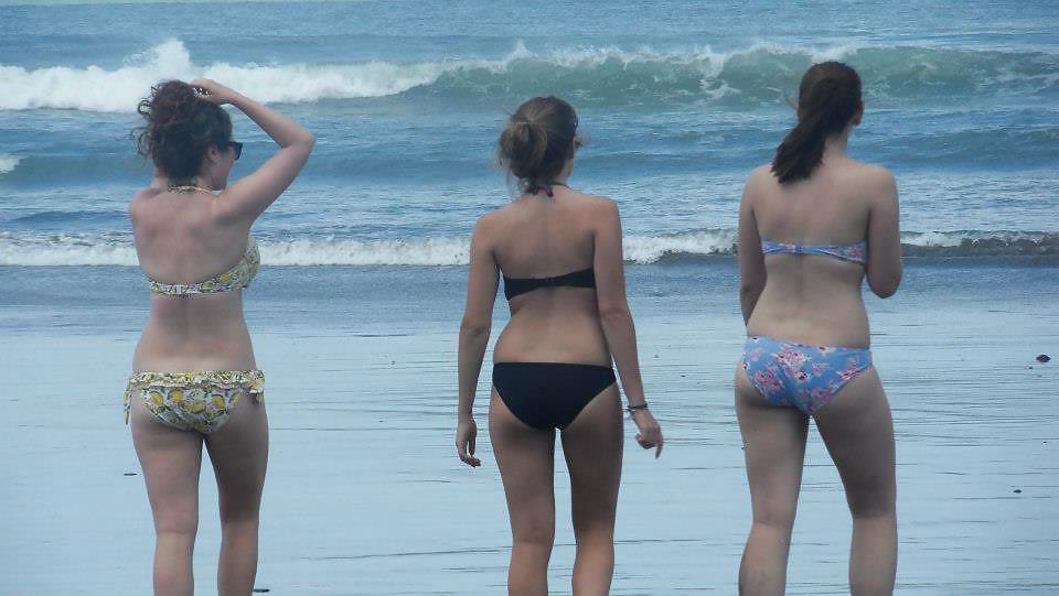 25P Amateur Girls on Holiday