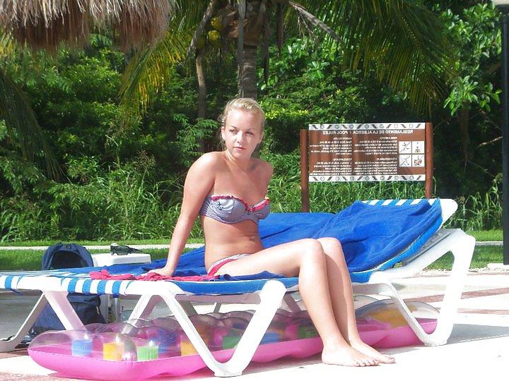 25P Amateur Girls on Holiday