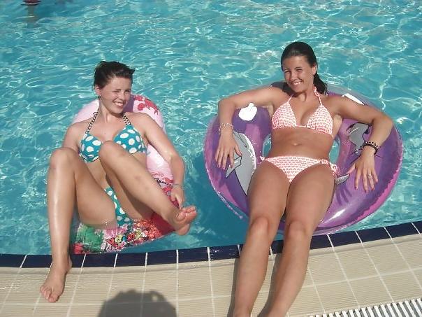25P Amateur Girls on Holiday