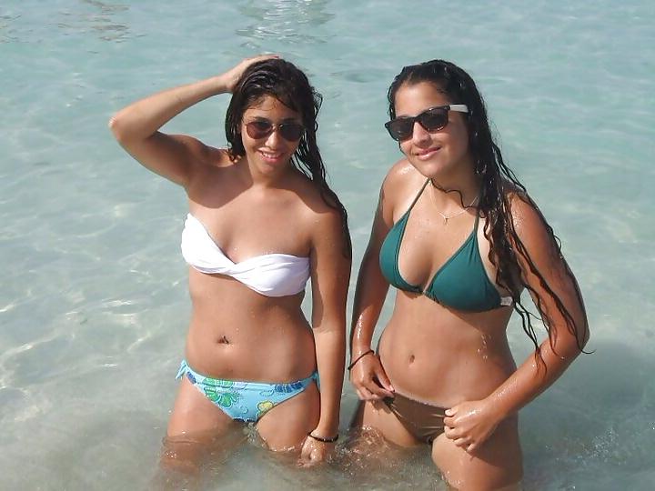 25P Amateur Girls on Holiday
