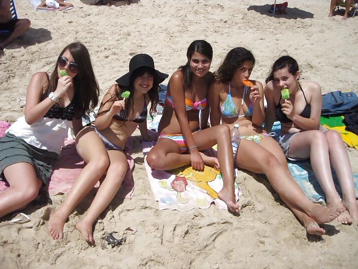 25P Amateur Girls on Holiday