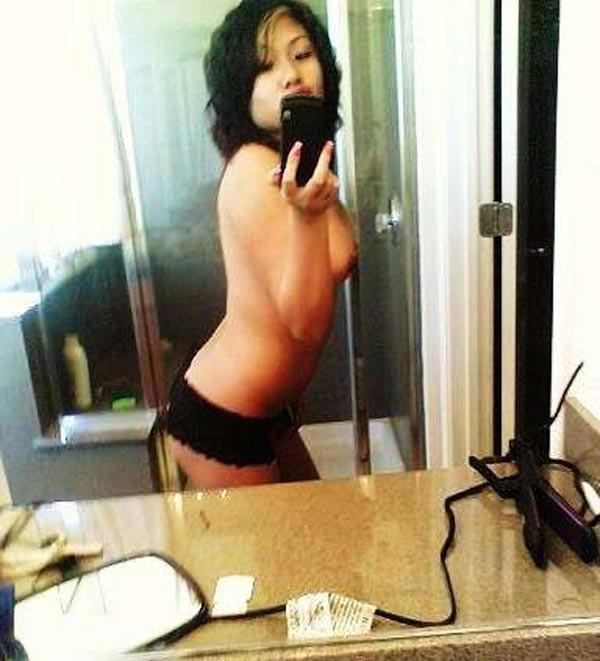 15P Amateur asian girls showing off naked