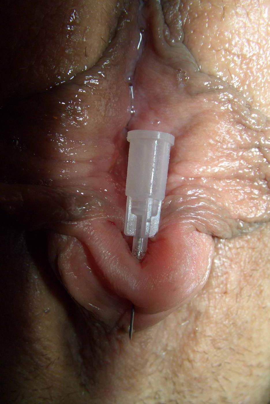 15P Mature blonde sado maso painslave in extreme amateur clitoris needle pain