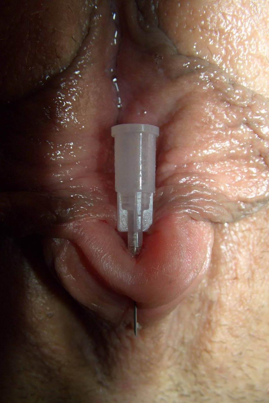 15P Mature blonde sado maso painslave in extreme amateur clitoris needle pain