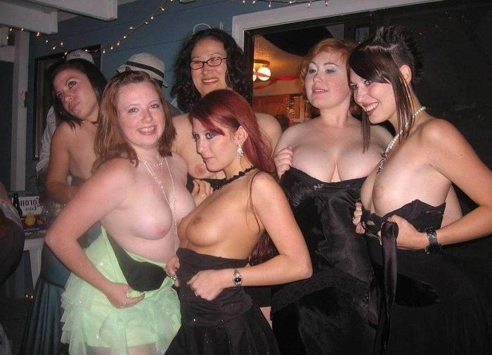 12P Amateur babes posing