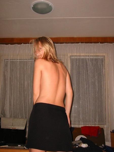 12P Amateur babe sucks