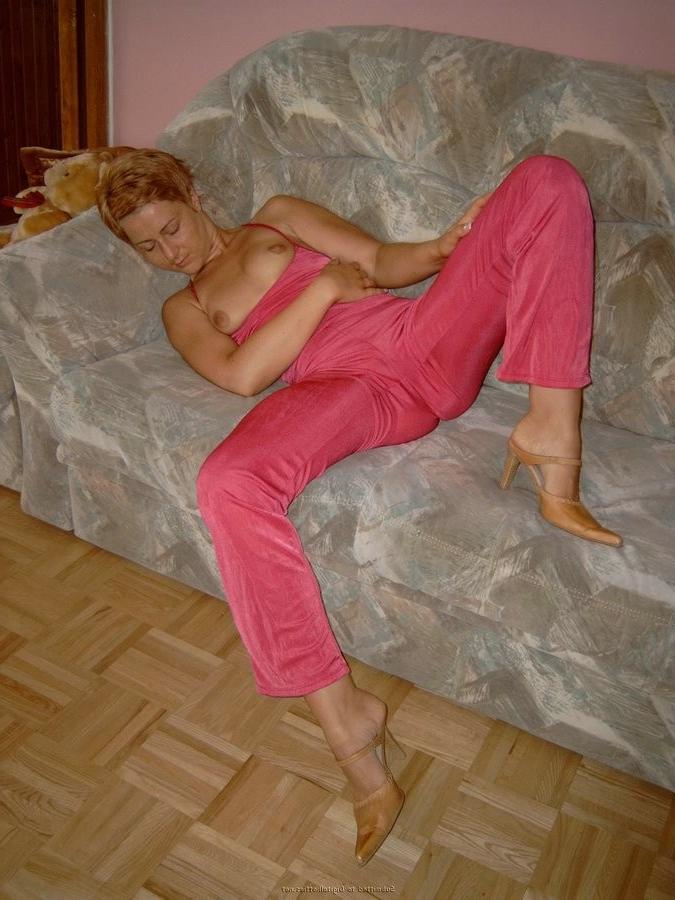 14P Real amateur milfs showing off