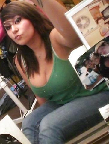 25P Big Boobed Brunette Self Shot Amateur Hottie #1