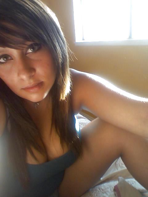 25P Big Boobed Brunette Self Shot Amateur Hottie #1