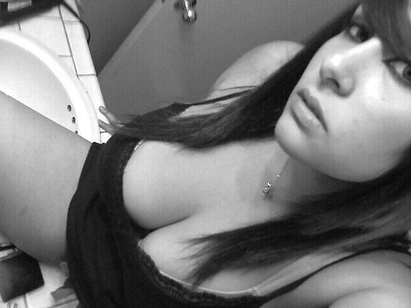 25P Big Boobed Brunette Self Shot Amateur Hottie #1