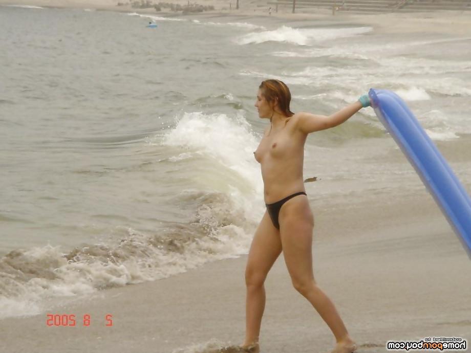 25P Amateur babes showing off