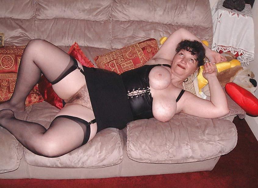 16P Amateur ladies stockings heels 01