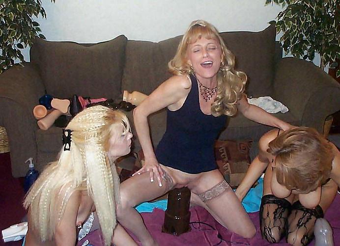 25P Amateur Teens with Dildos
