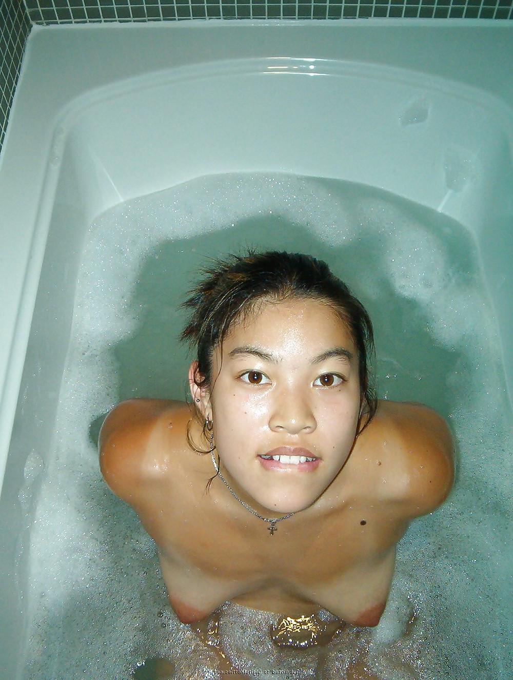 25P Amateur Asian bimbo