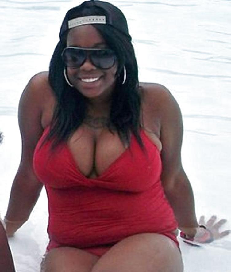 25P Amateur black girl with huge tits