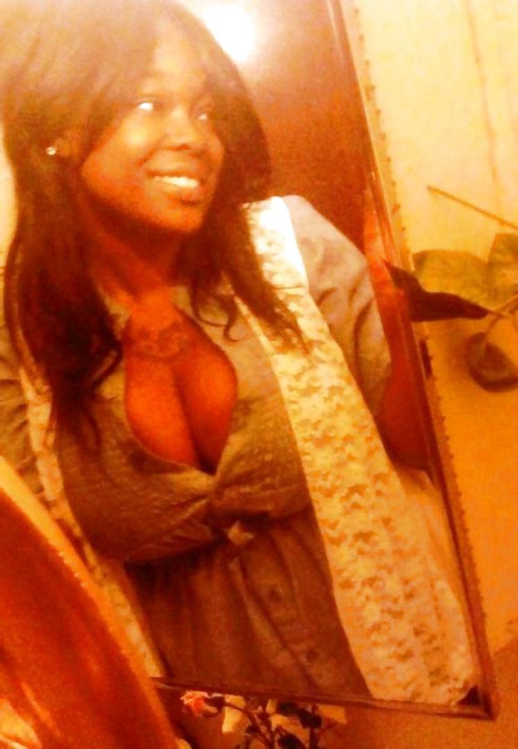 25P Amateur black girl with huge tits