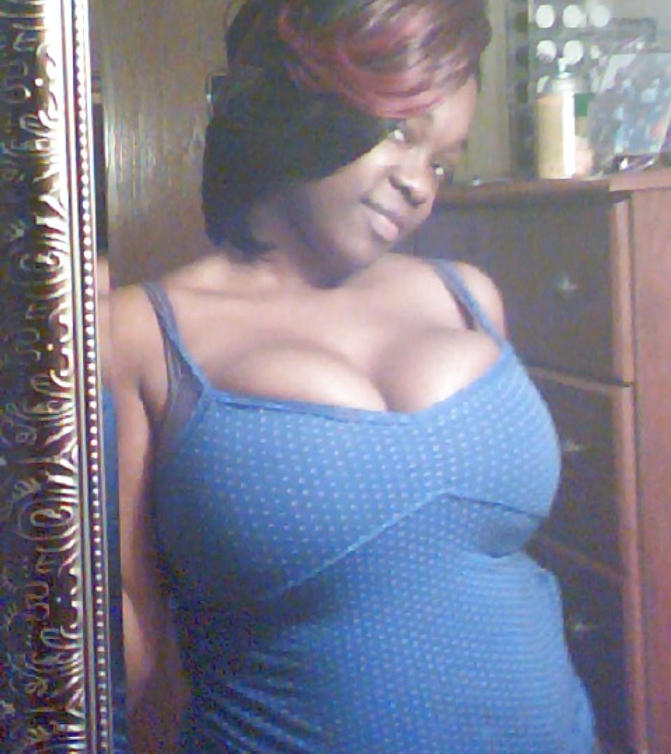 25P Amateur black girl with huge tits