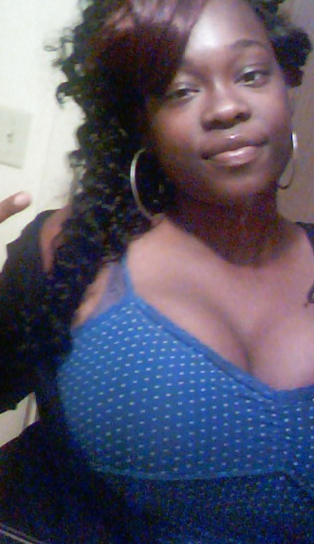 25P Amateur black girl with huge tits
