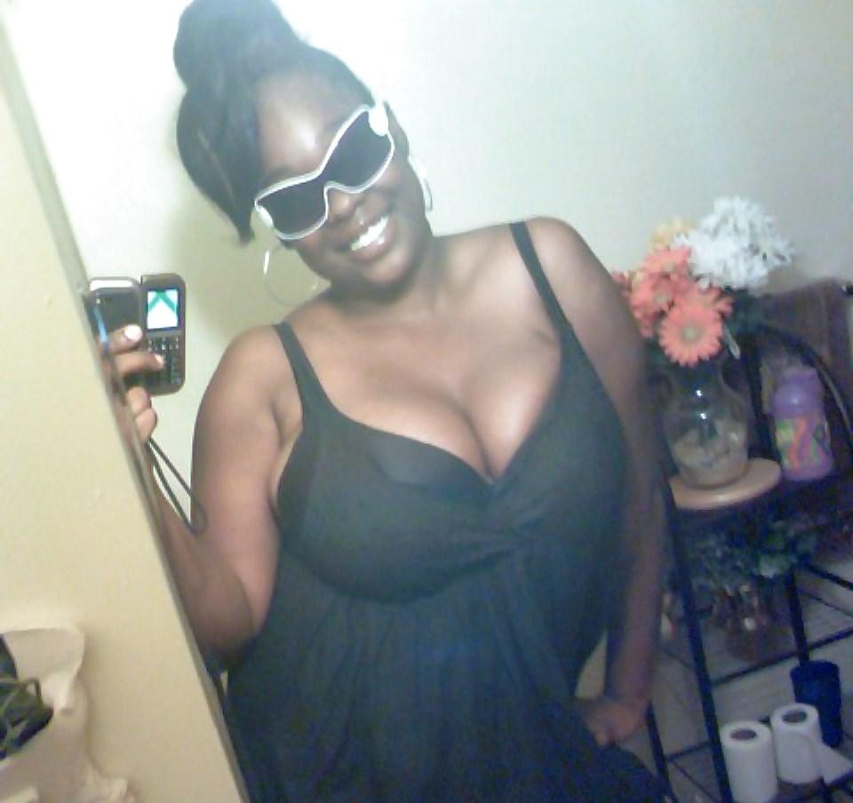 25P Amateur black girl with huge tits