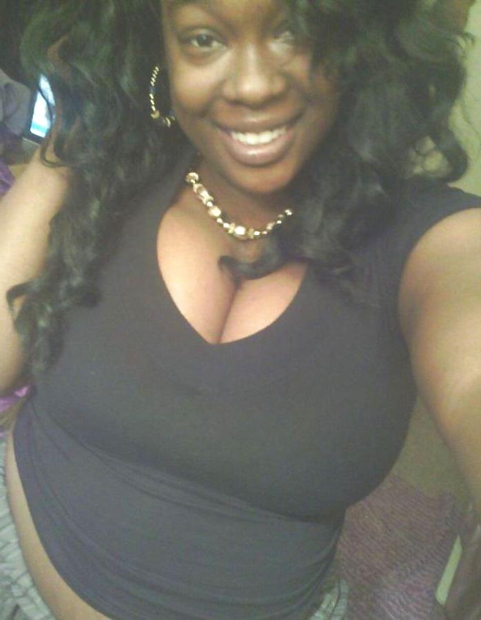 25P Amateur black girl with huge tits