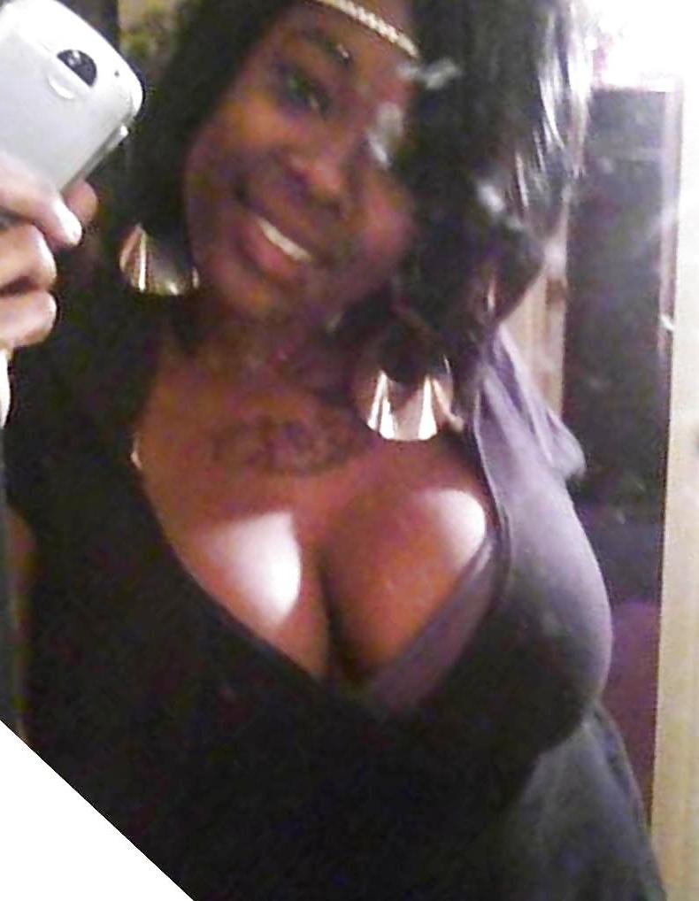 25P Amateur black girl with huge tits