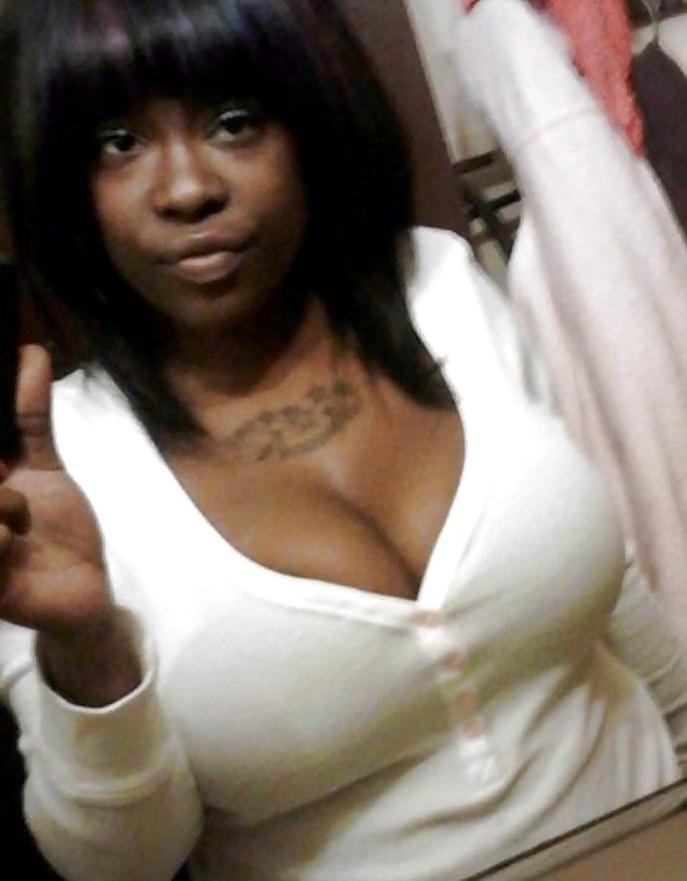 25P Amateur black girl with huge tits