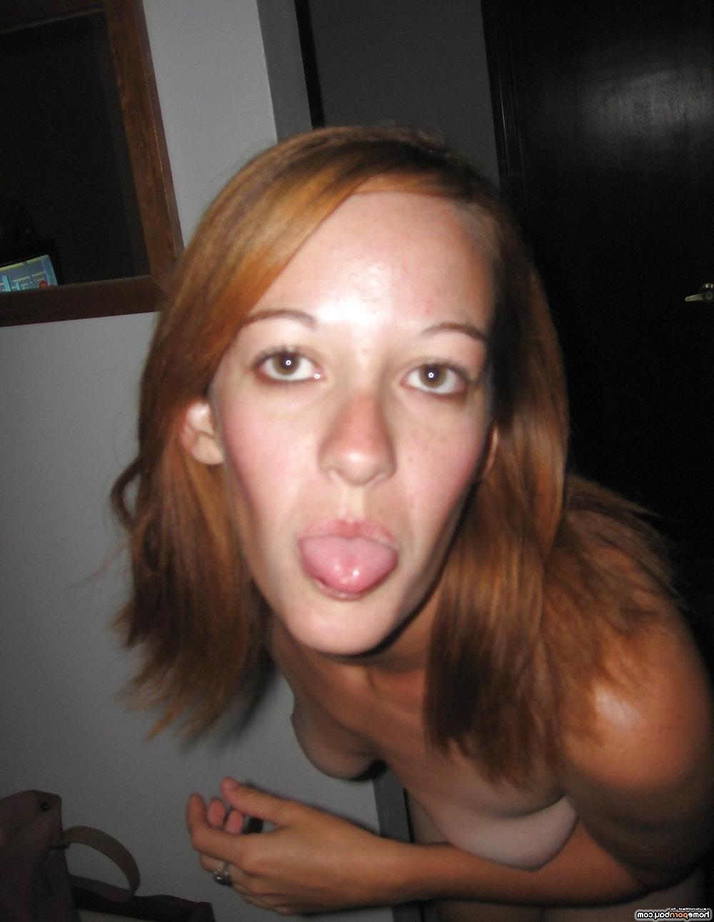 14P Amateur girl posing nude at home